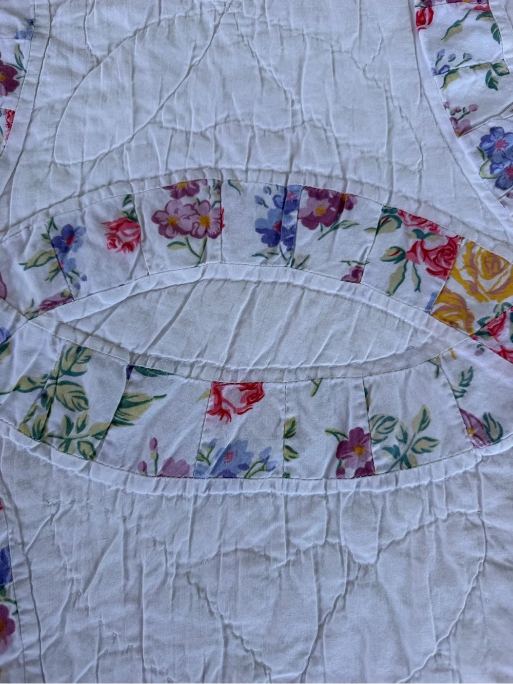 VTG 90s Floral Double Wedding Ring Quilt Scallop Edge Hand Quilted 84x100 READ